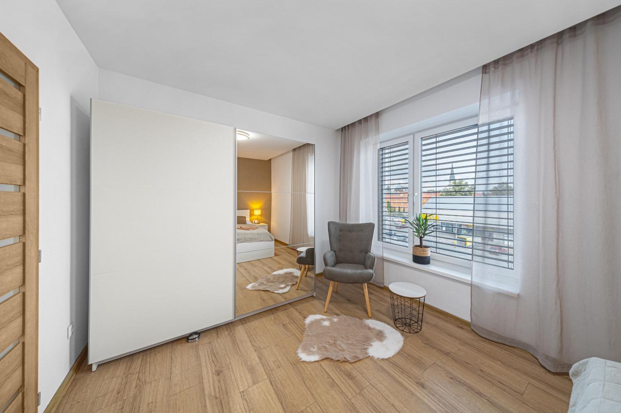 Tower Apartments Orchid & Amber สปิชสกา โนวา เวส ภายนอก รูปภาพ